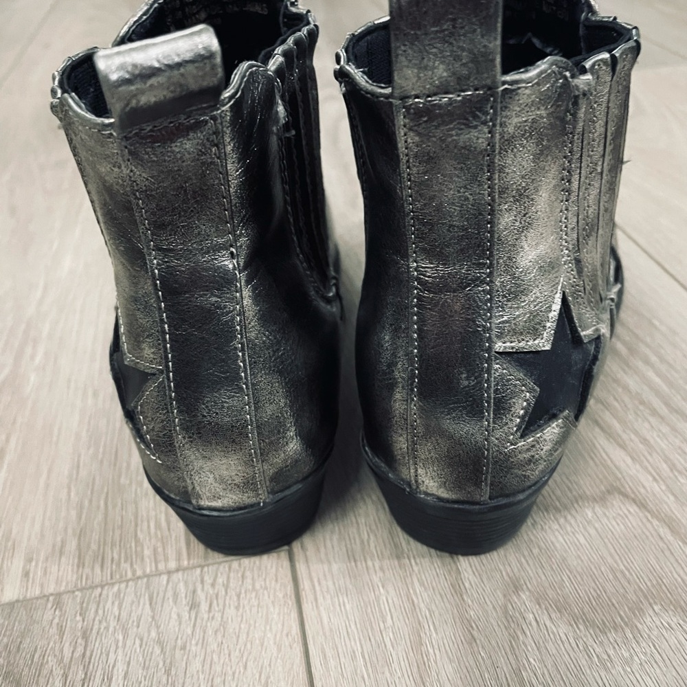 Seven7 Silver Boots Pointy Toe Leather Stars  Size 7 - Picture 5 of 10
